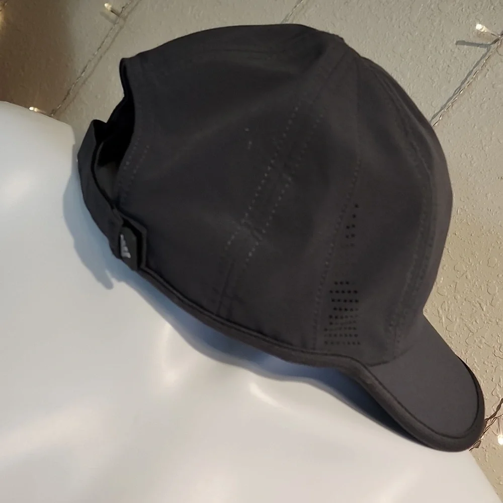 Adidas‎ aeroready hat , like new